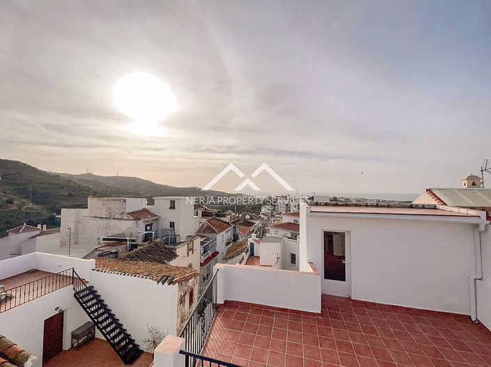 Image No.1-6 Bed Townhouse for sale