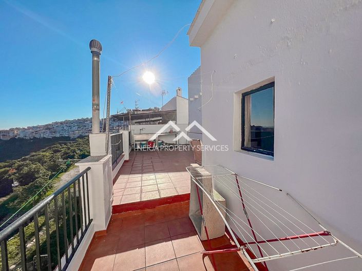 Image No.1-4 Bed Townhouse for sale