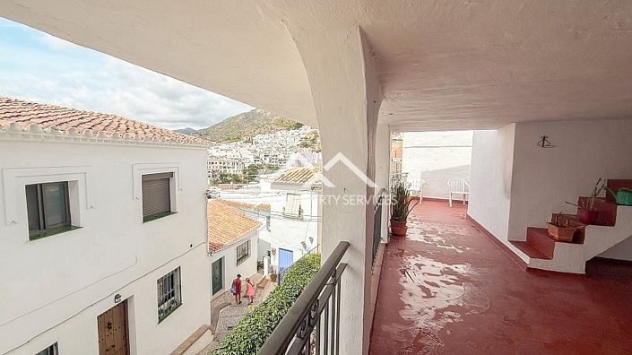 Image No.1-3 Bed Townhouse for sale