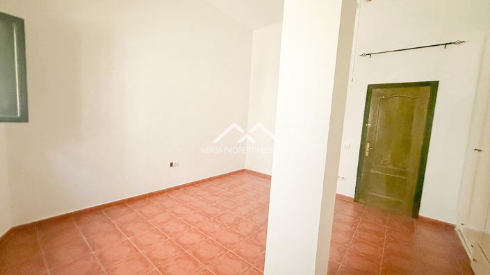 Image No.15-3 Bed Property for sale