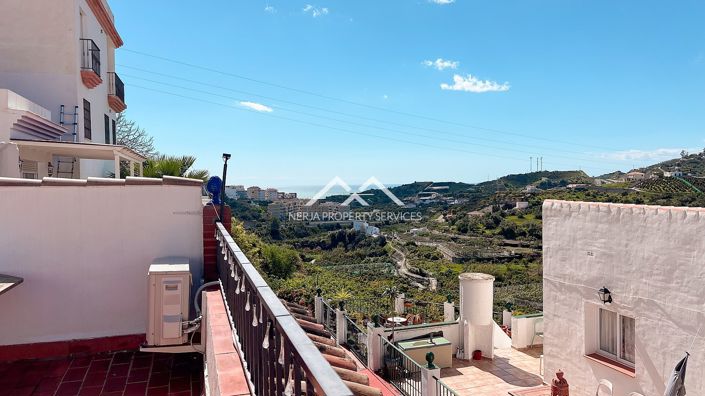 Image No.26-6 Bed Townhouse for sale