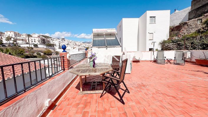 Image No.27-6 Bed Townhouse for sale