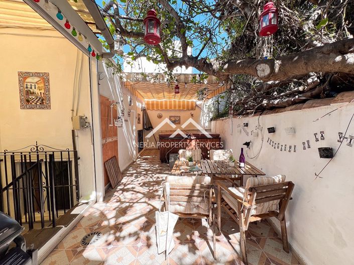 Image No.6-6 Bed Townhouse for sale