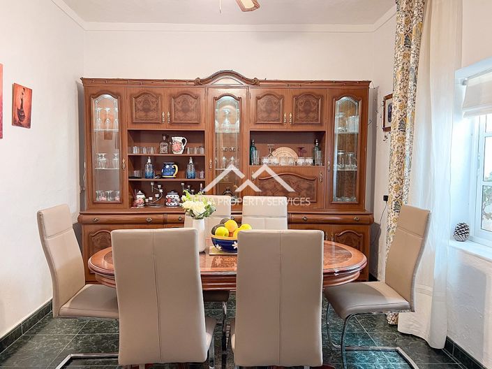 Image No.9-6 Bed Townhouse for sale