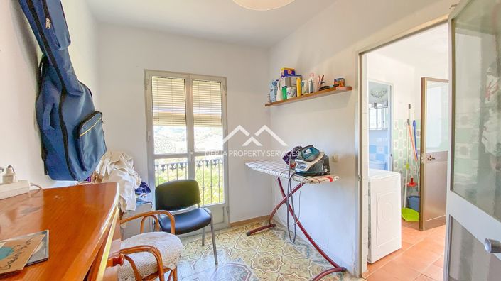 Image No.12-4 Bed Townhouse for sale