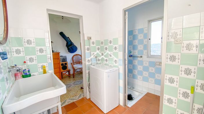 Image No.13-4 Bed Townhouse for sale