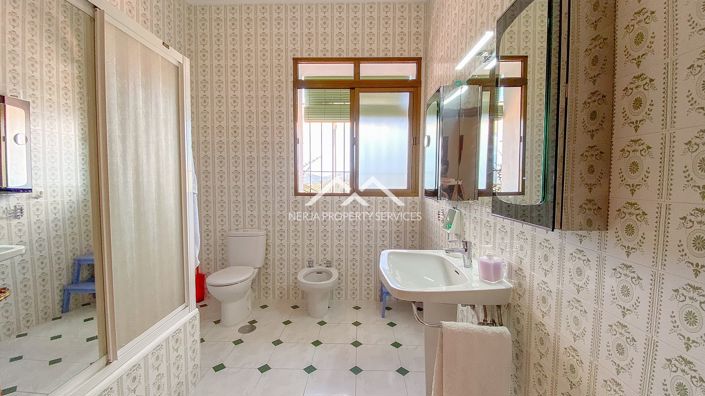 Image No.15-4 Bed Townhouse for sale