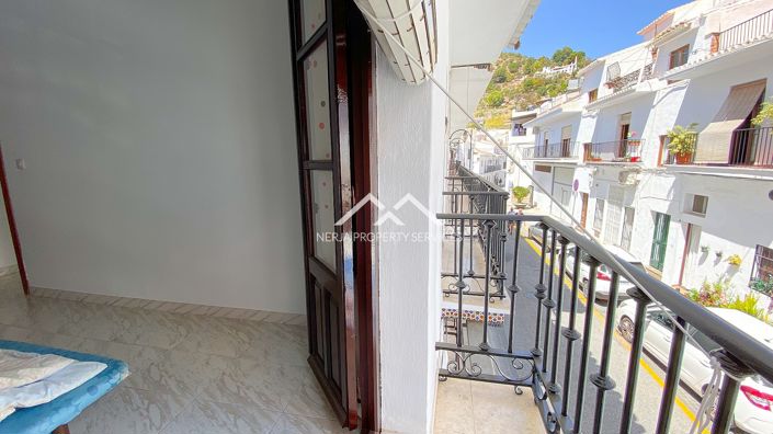 Image No.28-4 Bed Townhouse for sale