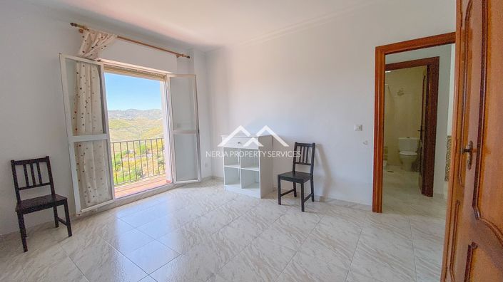 Image No.29-4 Bed Townhouse for sale