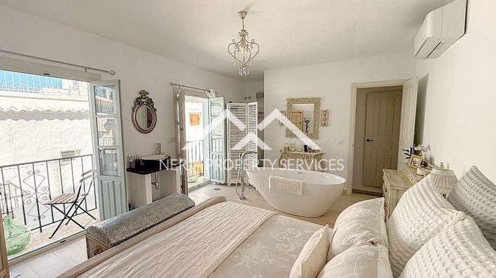 Image No.16-2 Bed Townhouse for sale