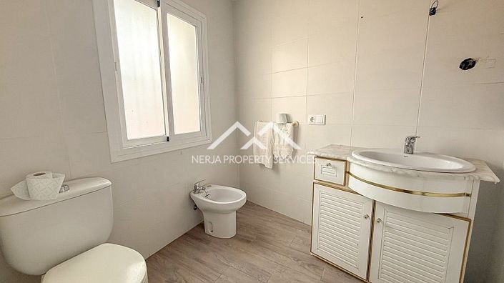 Image No.19-3 Bed Townhouse for sale