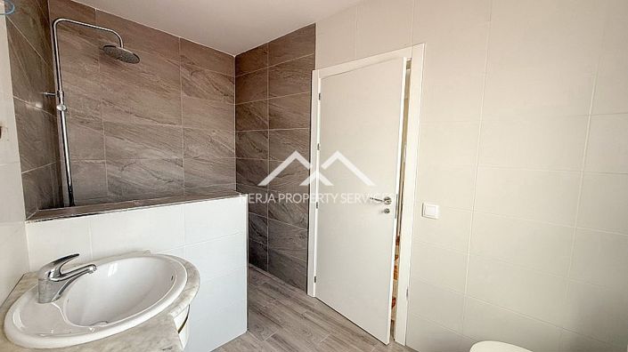 Image No.20-3 Bed Townhouse for sale