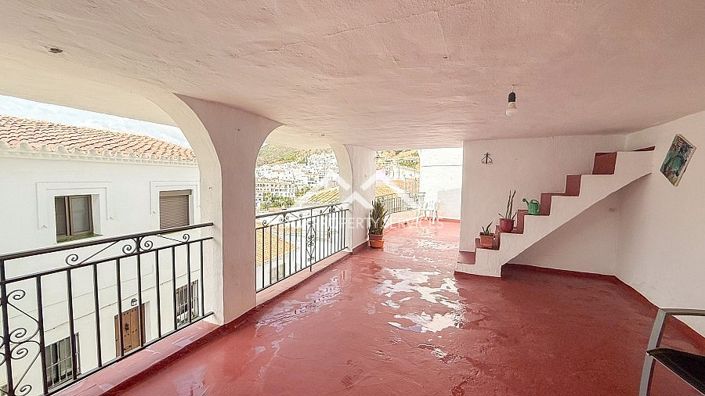 Image No.23-3 Bed Townhouse for sale