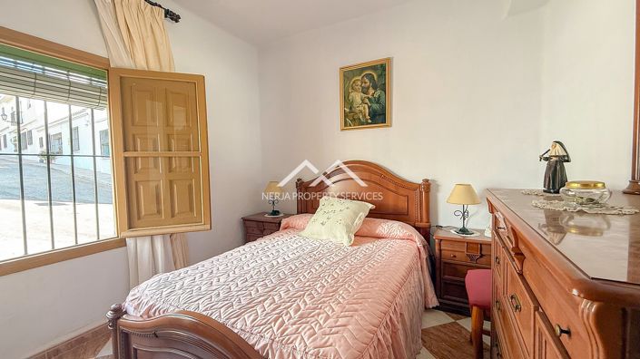 Image No.16-3 Bed House for sale