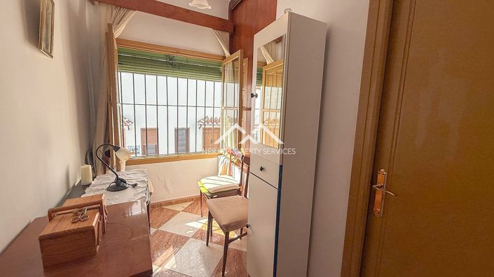 Image No.18-3 Bed House for sale