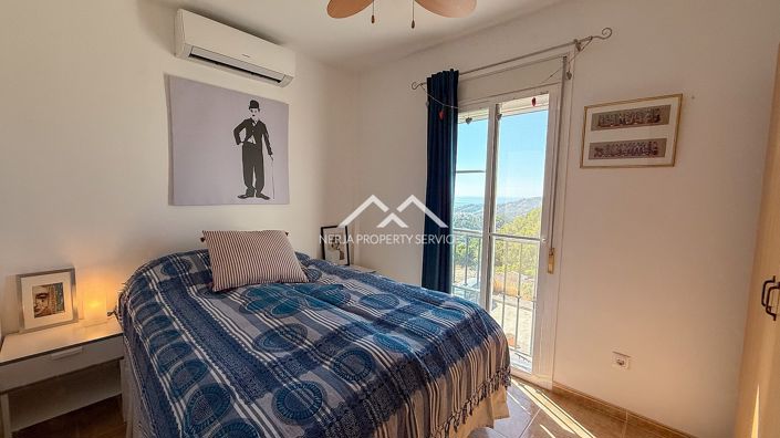 Image No.28-3 Bed Property for sale