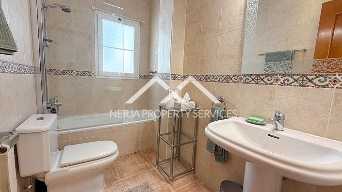 Image No.30-3 Bed Property for sale