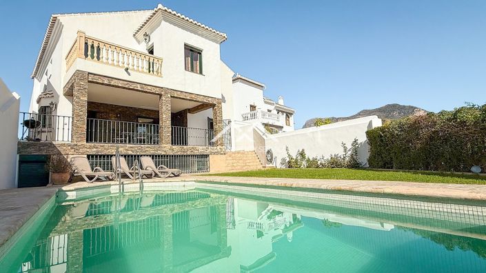 Image No.1-4 Bed Villa for sale