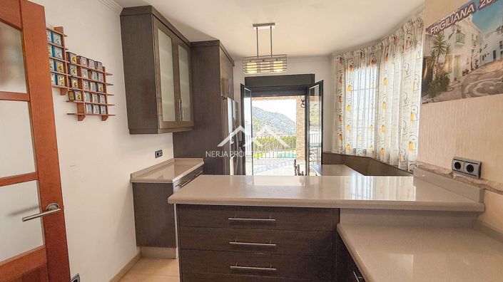 Image No.12-4 Bed Villa for sale