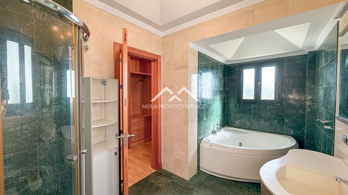 Image No.32-4 Bed Villa for sale