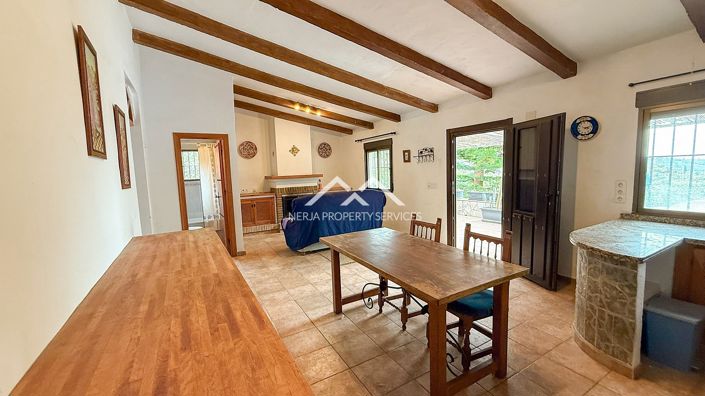 Image No.10-2 Bed Property for sale