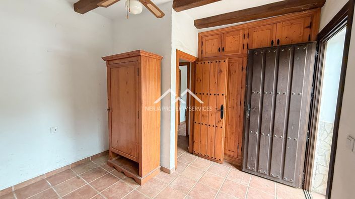 Image No.17-2 Bed Property for sale