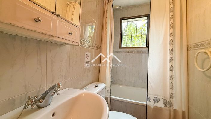 Image No.18-2 Bed Property for sale