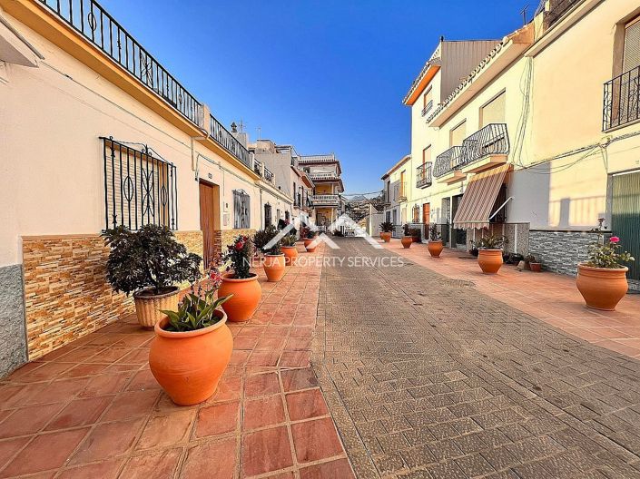 Image No.13-2 Bed Townhouse for sale