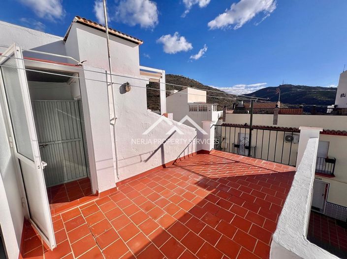 Image No.2-2 Bed Townhouse for sale