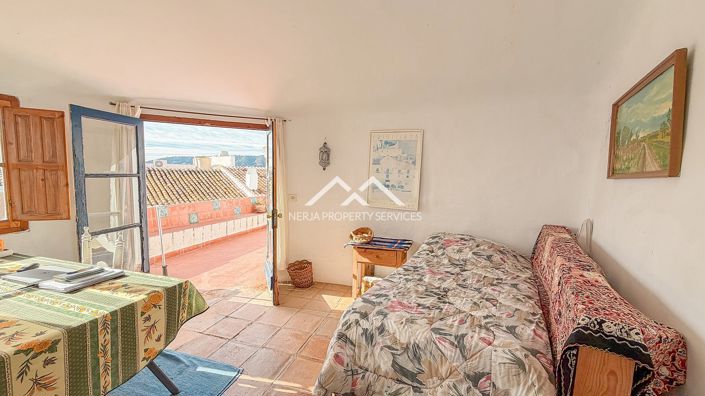 Image No.20-2 Bed Townhouse for sale