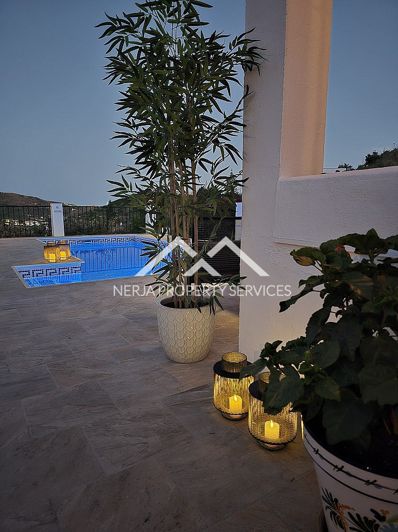 Image No.10-3 Bed Property for sale