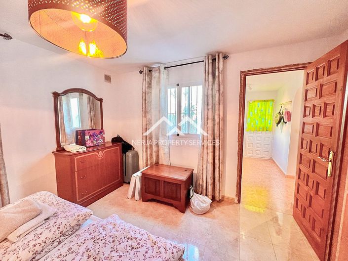 Image No.23-3 Bed Property for sale