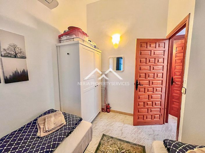 Image No.27-3 Bed Property for sale