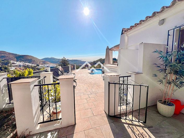 Image No.32-3 Bed Property for sale