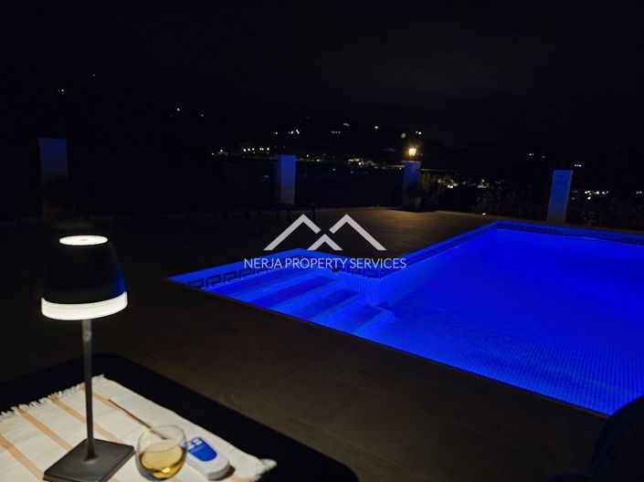 Image No.38-3 Bed Property for sale