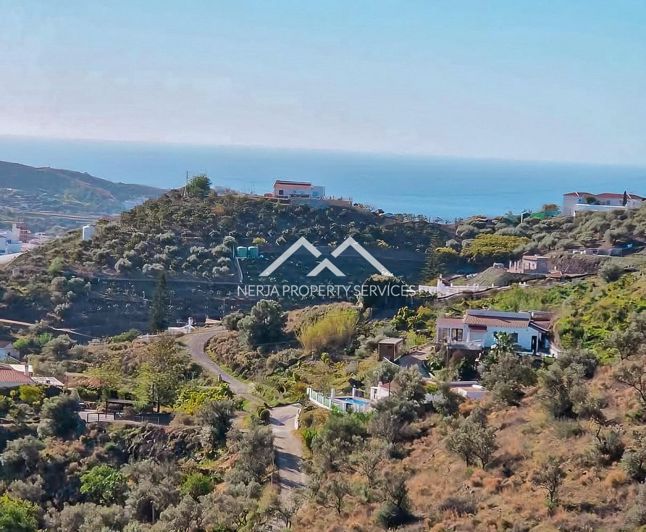 Image No.42-3 Bed Property for sale