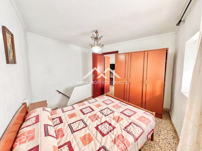 Image No.12-2 Bed Townhouse for sale