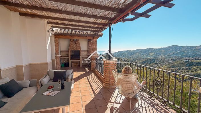 Image No.12-5 Bed Property for sale