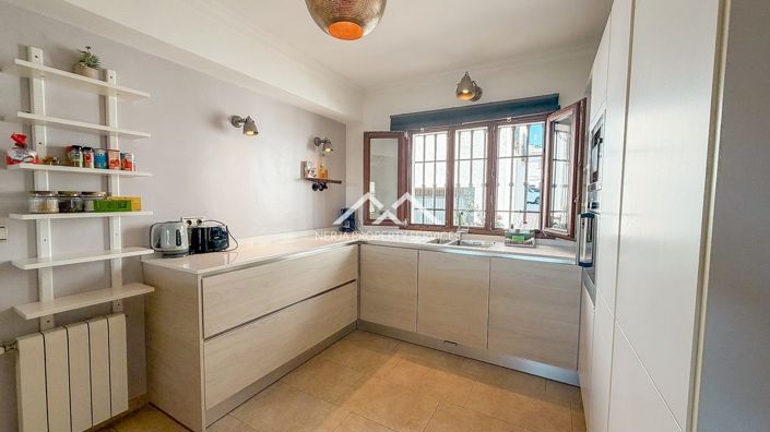 Image No.20-5 Bed Property for sale