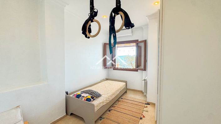 Image No.26-5 Bed Property for sale