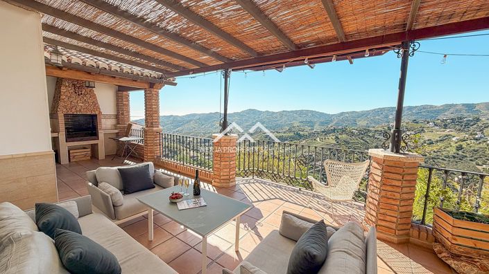 Image No.3-5 Bed Property for sale