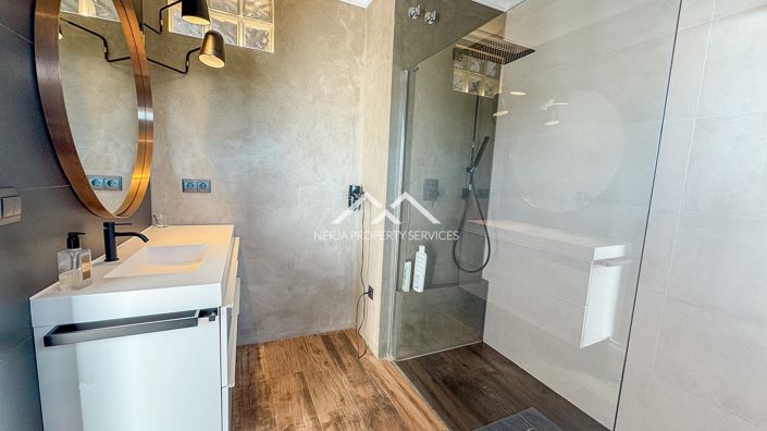 Image No.32-5 Bed Property for sale