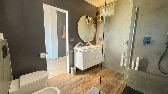 Image No.33-5 Bed Property for sale