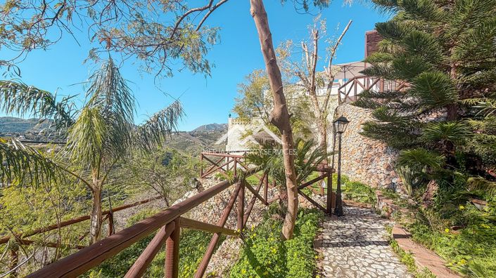 Image No.40-5 Bed Property for sale