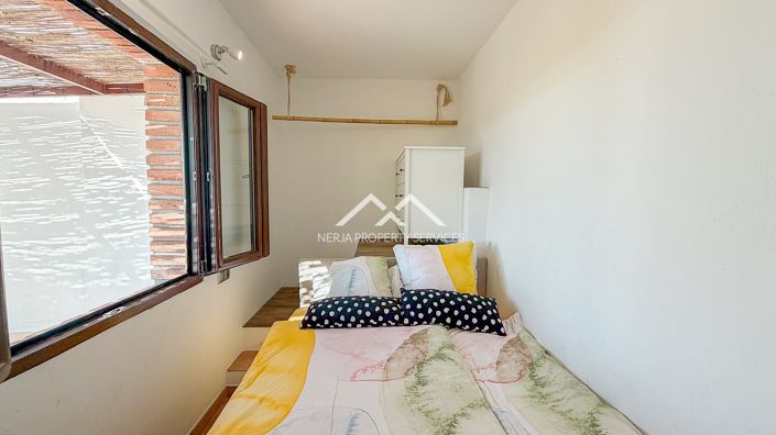 Image No.48-5 Bed Property for sale