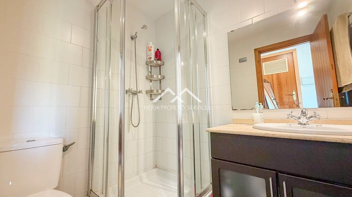 Image No.49-5 Bed Property for sale