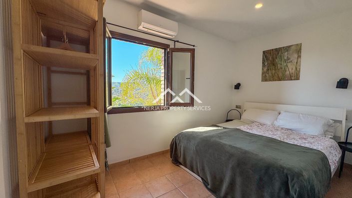 Image No.50-5 Bed Property for sale