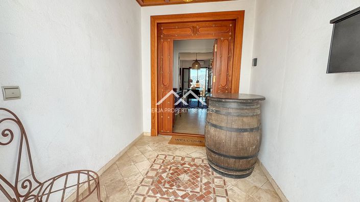 Image No.50-5 Bed Property for sale