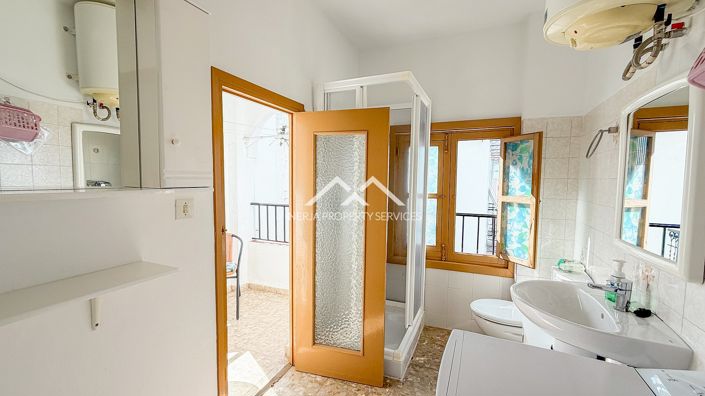 Image No.16-2 Bed Townhouse for sale