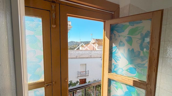 Image No.17-2 Bed Townhouse for sale